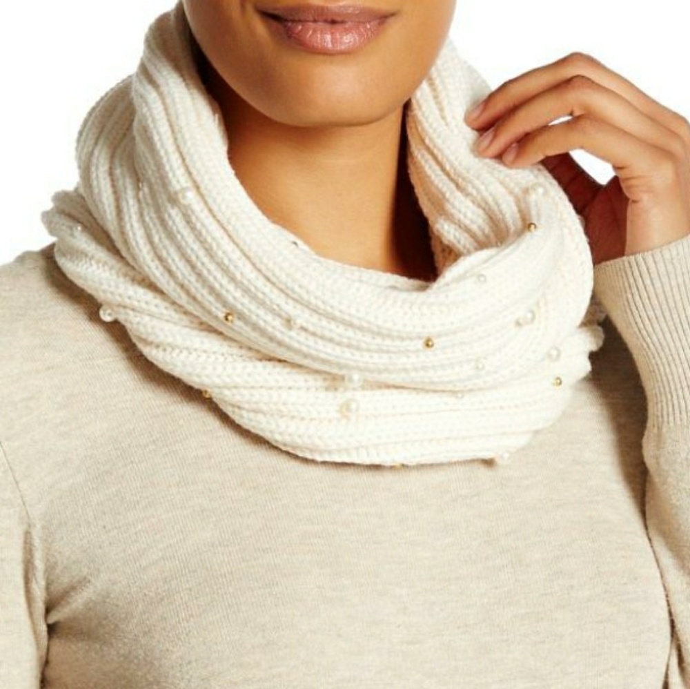 NWT Betsey Johnson Cowl Scarf Cascading Pearls